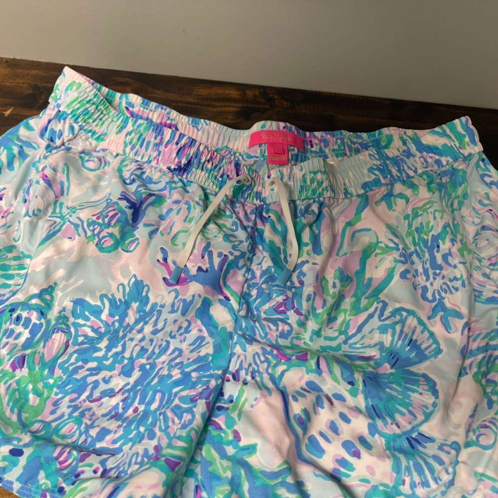 Lilly Pulitzer Ocean trail gently worn shorts xl